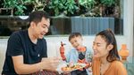 Keseruan Ayu Dewi Makan Bareng Suami hingga Masak Mie Carbonara