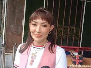 Ayu Dewi Nggak Nyangka Dapat Surprise Ultah ke-40 dari Regi Datau