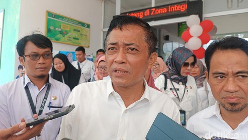 Bupati Lombok Tengah Lalu Pathul Bahri saat ditemui awak media di Praya. Foto: (Edi Suryansyah/detikBali)