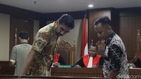 Sidang tersebut beragendakan mendengar keterangan saksi yang dihadirkan jaksa penuntut umum (JPU) yakni Corporate Secretary Antam, Syarif Faisal dan karyawan Antam, Ramadani Putra.  