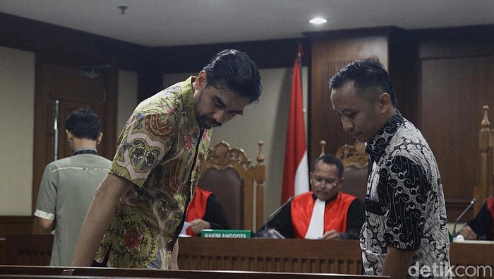 Crazy Rich Surabaya Budi Said Jalani Sidang Lanjutan Crazy rich Surabaya Budi Said kembali jalani sidang lanjutan korupsi terkait jual beli emas Antam. Sidang itu menghadirkan dua orang saksi.