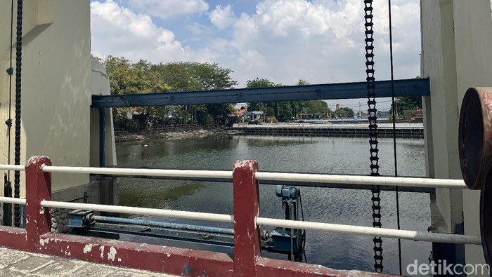 Cuaca berawan di Surabaya