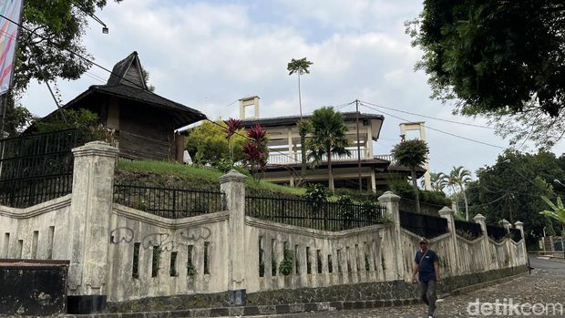Dago Tea House atau Taman Budaya Jawa Barat