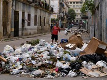 Demam Kungkang Hantui Kuba Saat Sampah Berserakan di Mana-mana