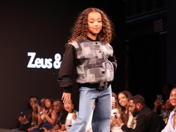 Keponakan Cilik Kim Kardashian Debut di Runway, Disebut Model Masa Depan