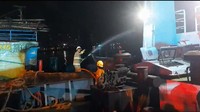 Upaya pemadaman api dilakukan dengan mengerahkan Tugboat KM Antasena dan tim pemadam kebakaran dari darat. Setelah upaya keras, api berhasil dipadamkan pada pukul 22.40 WIB.