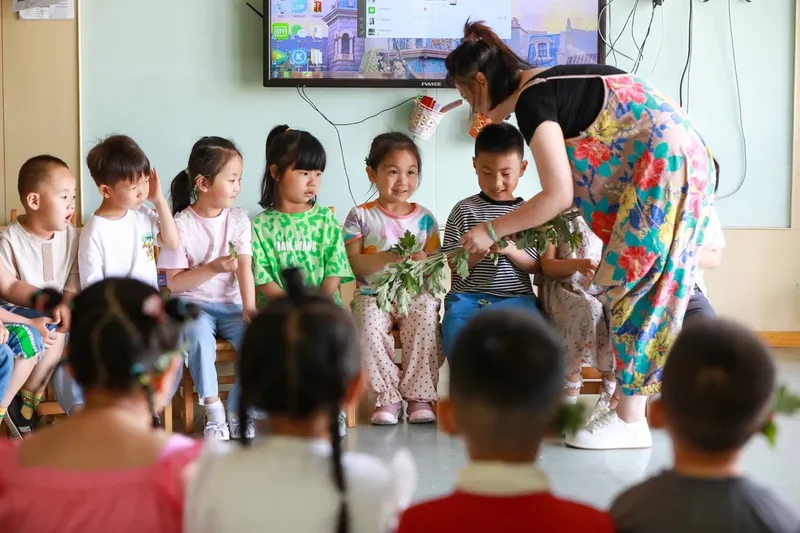 Duh! Kepala Sekolah Ini Dipecat Usai Dapat Hadiah Cokelat dari Murid