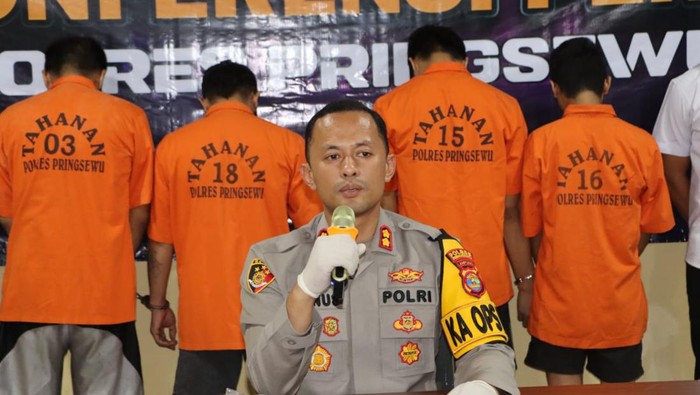 Empat napi di Tanggamus lakukan penipuan terhadap warga Pringsewu dari dalam rutan.