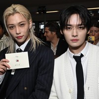 Personel Stray Kids yang besar di Australia itu memukau penggemar dengan rambut pirang dan freckles di wajahnya. Foto: Instagram