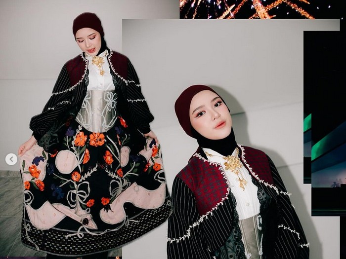 Gaya Tiara Andini pakai hijab banjir pujian dari warganet.