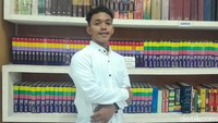 Reyhan Putra Ramadhan, siswa kelas 11 Program Keahlian Manajemen Perkantoran dan Layanan Bisnis (MPLB) SMK Dharma Siswa, meraih Juara 1 Kumite -55 Kg Putra dalam ajang Piala Ketua Umum PB FORKI Shokaido Fortis - National Open Karate Championship Series I - 2024. Ajang ini berlangsung 10-11 Agustus 2024 lalu. Foto: Trisna Wulandari/detikEdu