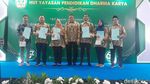 HUT YPDK ke-67: Beasiswa Sekolah, Penghargaan Guru Berprestasi, hingga Hadiah Umrah