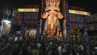 Festival Ganesha Chaturthi adalah perayaan kelahiran Ganesha, dewa kebijaksanaan, kemakmuran, dan keberuntungan Hindu. AP Photo/Mahesh Kumar A.