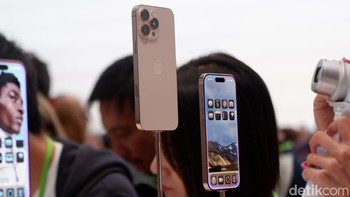 Ini iPhone 16 Pro Desert Titanium. Foto: Adi Fida Rahman/detikINET