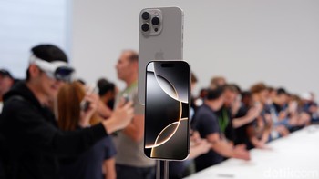 Ini warna Natural Titanium. Foto: Adi Fida Rahman/detikINET