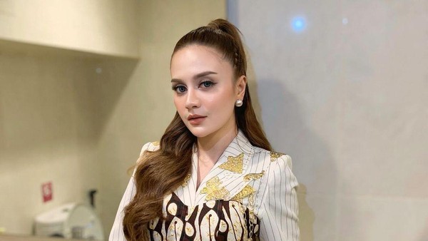 Irenne Ghea Capek Manggung Sana-sini, Heran Dianggap Negatif
