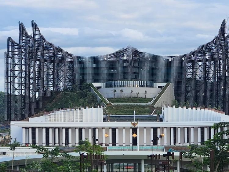 Before After Patung Istana Garuda IKN yang Mulai Menghijau