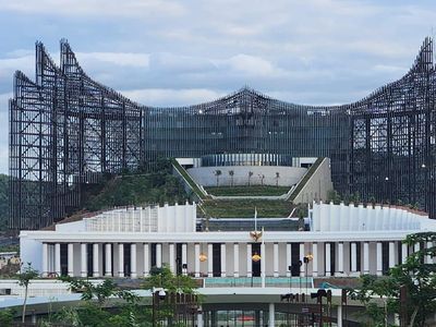 Before After Patung Istana Garuda IKN yang Mulai Menghijau