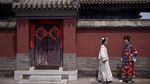 Istana Kekaisaran Beijing Diramaikan Pengunjung Berkostum Dinasti Qing