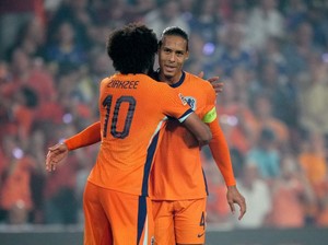 Kok Virgil van Dijk Ogah Salaman dengan Joshua Zirkzee?