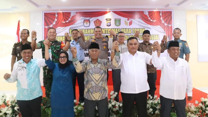 Kapolres saat mengumpulkan tokoh dan calon Pilwalkot Dumai. (Dok Polres Dumai)