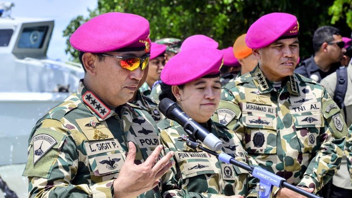Kapolri Jenderal Listyo Sigit Prabowo turut menghadiri upacara Peringatan HUT ke-79 bagi TNI AL. Kapolri juga menyampaikan selamat HUT ke-79 bagi TNI AL. (dok Istimewa)