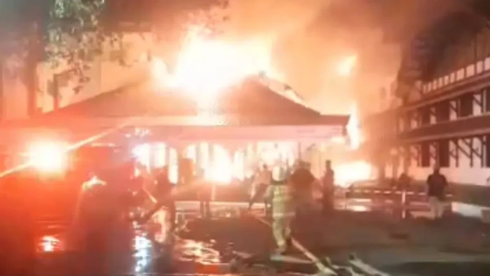 Kebakaran di Pos Bloc, Jakarta Pusat (ANTARA/HO-Sudin Gulkarmat Jakarta Pusat)