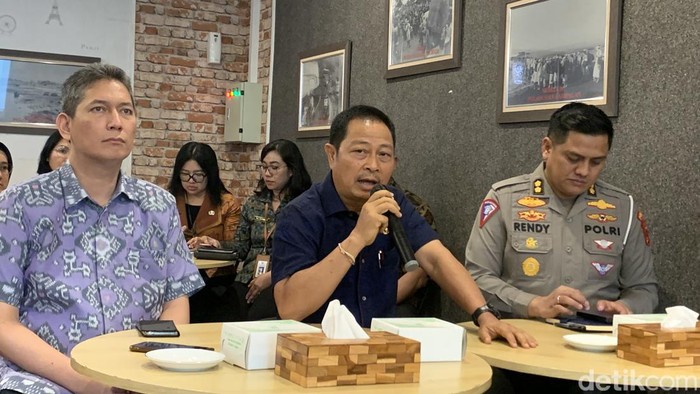 Kepala Bapenda Bali I Made Santha saat ditemui di kantornya, Selasa (10/9/2024). (Rizki Setyo Samudero/detikBali)
