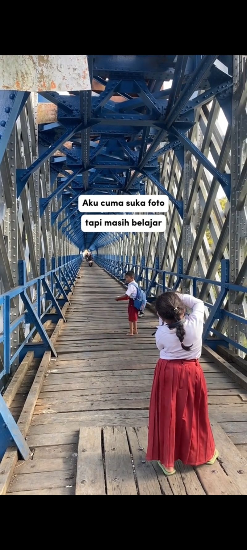 Kinanti (9) anak asal Ciamis yang viral karena jago motret