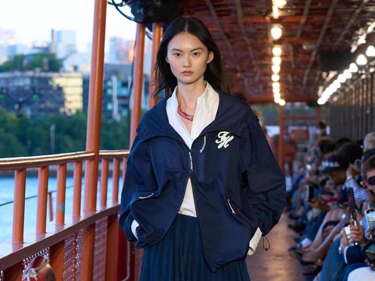 Foto: 10 Koleksi Tommy Hilfiger Musim Semi 2025, Busana Nuansa Nautical