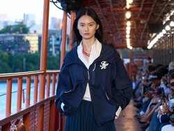 Foto: 10 Koleksi Tommy Hilfiger Musim Semi 2025, Busana Nuansa Nautical