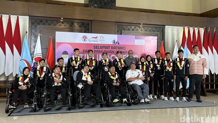Kontingen Paralimpiade Indonesia disambut dengan sukacita setibanya di Tanah Air.  Mereka pulang membawa 14 medali terdiri dari 1 emas, 8 perak, dan 5 perunggu.