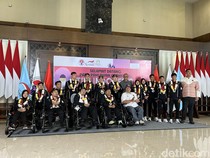 Kontingen Paralimpiade Indonesia Tiba di Tanah Air, Disambut Sukacita