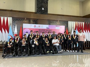 Kontingen Paralimpiade Indonesia Tiba di Tanah Air, Disambut Sukacita