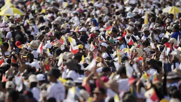 People attend the holy mass lead by Pope Francis at Tacitolu park in Dili, East Timor, Tuesday, Sept. 10, 2024. (AP Photo/Dita Alangkara, Pool)