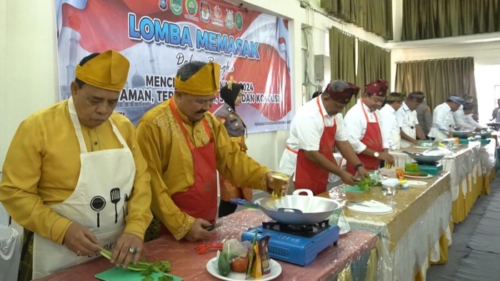 Lima bakal paslon Bupati-Wakil Bupati Rokan Hulu saat mengadiri acara silaturahmi Kamtibmas. (Dok Polres Rohul)
