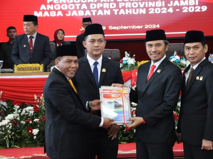 M Hafiz resmi jabat Ketua DPRD Jambi
