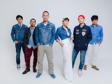 Maliq & DEssentials Rilis Musik In-Flight Entertainment Maliq & DEssentials Rilis Musik In-Flight Entertainment