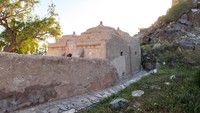 Di pesisir Al Bidya tepatnya sekitar 30 km di utara pusat Fujairah terdapat masjid bersejarah. Letaknya ada di lereng bukit. Masjid ini masih aktif digunakan untuk salat masyarakat setempat. (Foto: iStock)