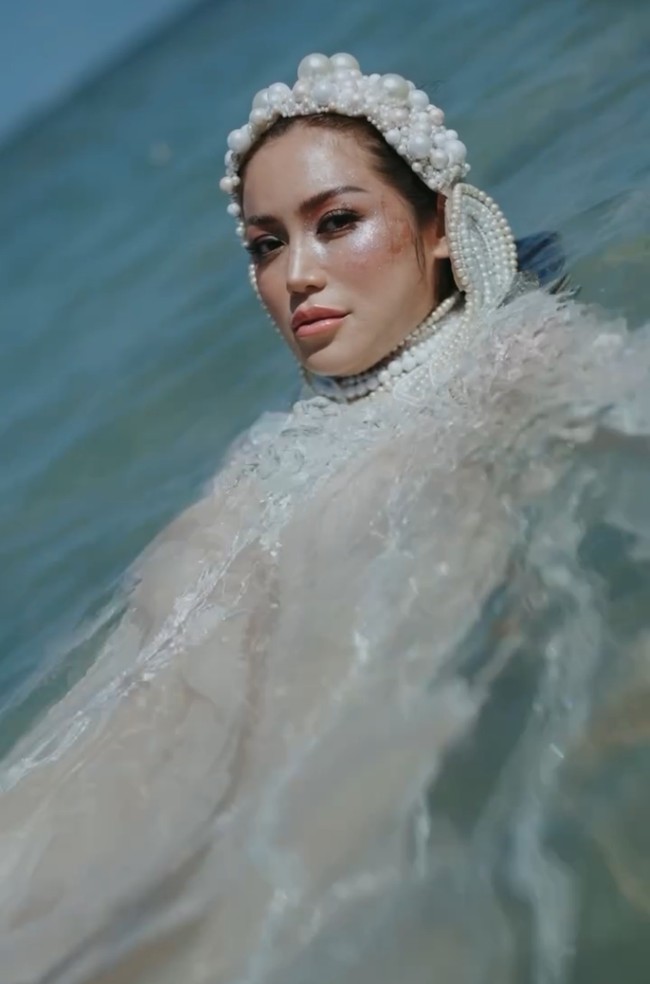 Jedar dan sang suami berhasil melakukan program fertilisasi in vitro (IVF) atau bayi tabung di Surabaya. Kini usia kandungan anak ketiganya itu sudah memasuki 5 bulan. Foto: Dok. Instagram/@inijedar @momentsbygin_