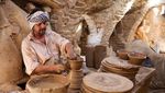 Melihat Produksi Gerabah di Najaf Irak