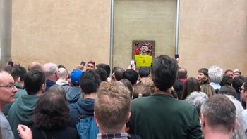 Orang-orang ini bukan cari lukisan Monalisa, tapi foto Marten Paes. Kreatif yang bikin memenya. Foto: (Twitter)