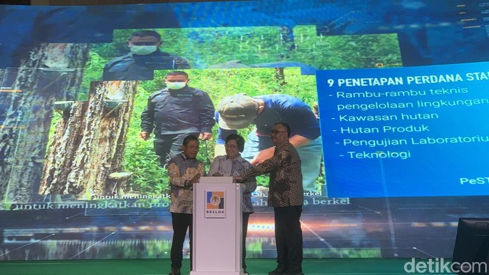 Menteri Lingkungan Hidup dan Kehutanan (LHK) Siti Nurbaya Bakar membuka Pekan Standar Lingkungan Hidup dan Kehutanan. (Taufiq/detikcom)