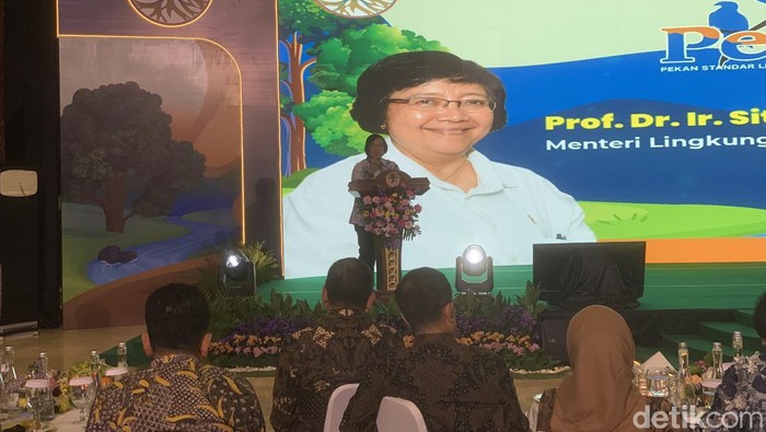 Menteri Lingkungan Hidup dan Kehutanan (LHK) Siti Nurbaya Bakar membuka Pekan Standar Lingkungan Hidup dan Kehutanan. (Taufiq/detikcom)