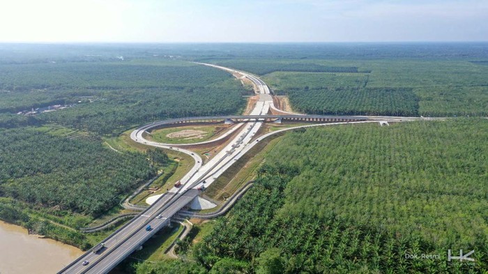 Presiden Jokowi telah meresmikan Tol Sigli-Banda Aceh. Begini potret jalan tol tersebut.