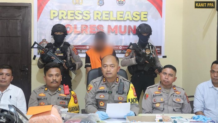 Oknum kepala desa (kades) berinisial LG alias LU di Kabupaten Muna, Sulawesi Tenggara (Sultra), tersangka kasus dugaan pencabulan terhadap anak berusia 16 tahun diamankan polisi.