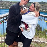 Setelah kehilangan pekerjaan mereka selama pandemi, Nathan dan Rebecca memutuskan untuk berkeliling Australia. Keduanya kemudian beride untuk membuat konten yang berbau vulgar. Foto: Dok. Instagram @islandbound_ontour