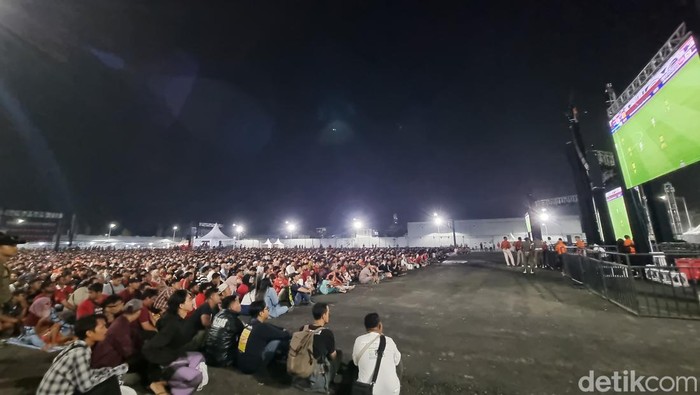nobar timnas di Surabaya Expo Center