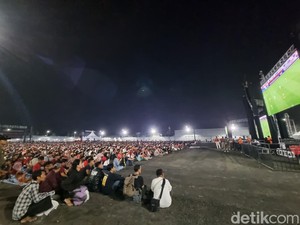 Serunya Nobar Indonesia Vs Australia di Surabaya Expo Center