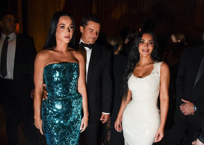 Orlando Bloom, Katy Perry dan Kim Kardashian menghadiri makan malam amal yang digelar Caring di New York Fashion Week 2024.